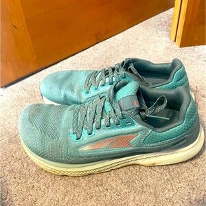 Altra Escalante Runners. Size 7.5